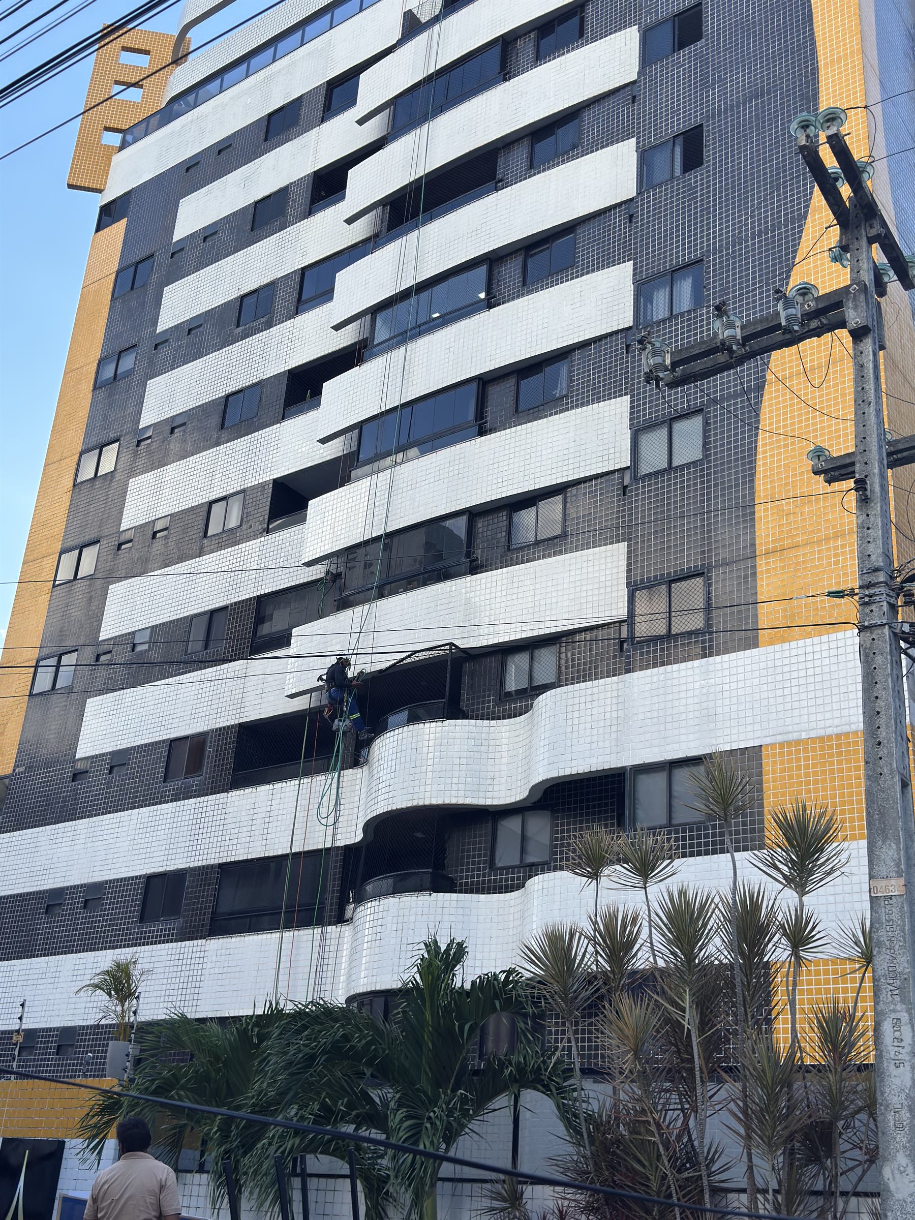 Edifício Maison Paris: Trabalho em andamento na fachada