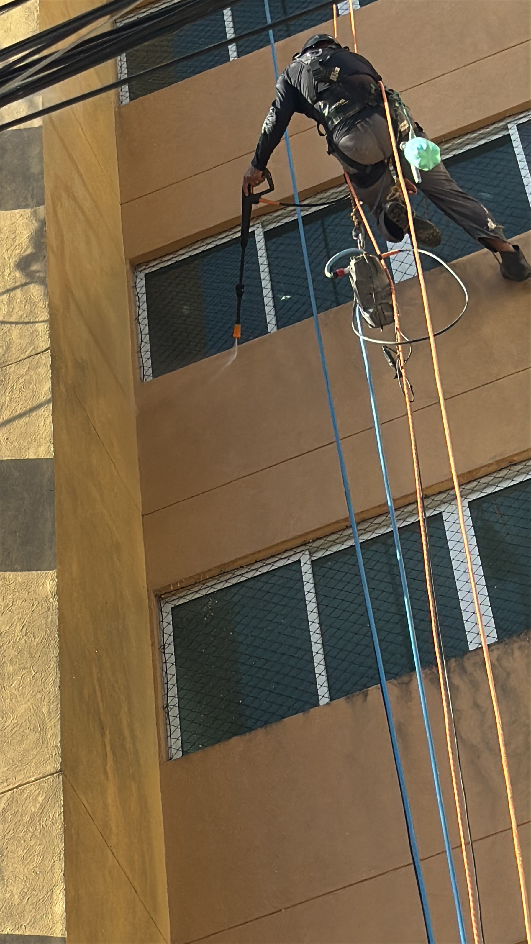 Edifício Porto Fino: Aplicação do produto técnico de limpeza